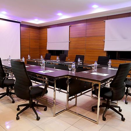 Multazam Hotel Solo מראה חיצוני תמונה