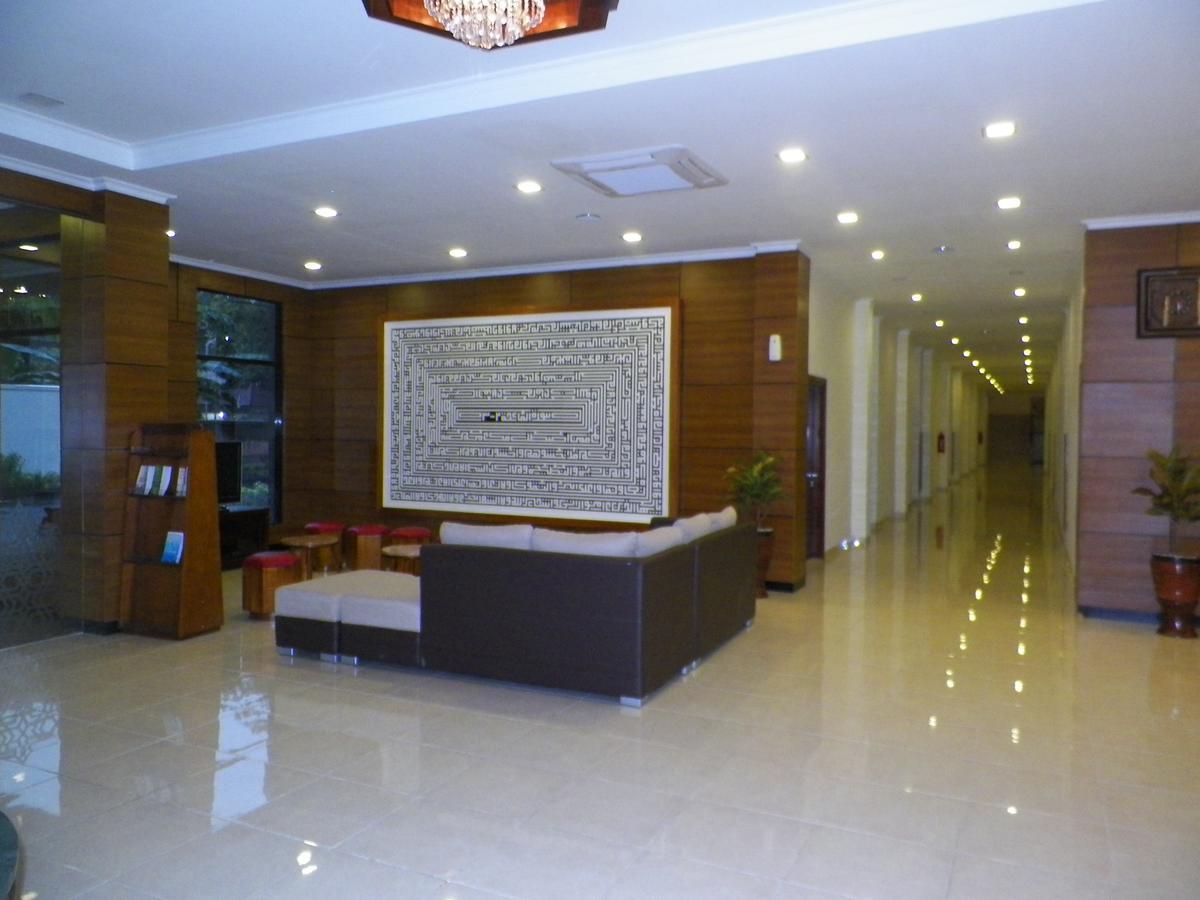 Multazam Hotel Solo מראה חיצוני תמונה