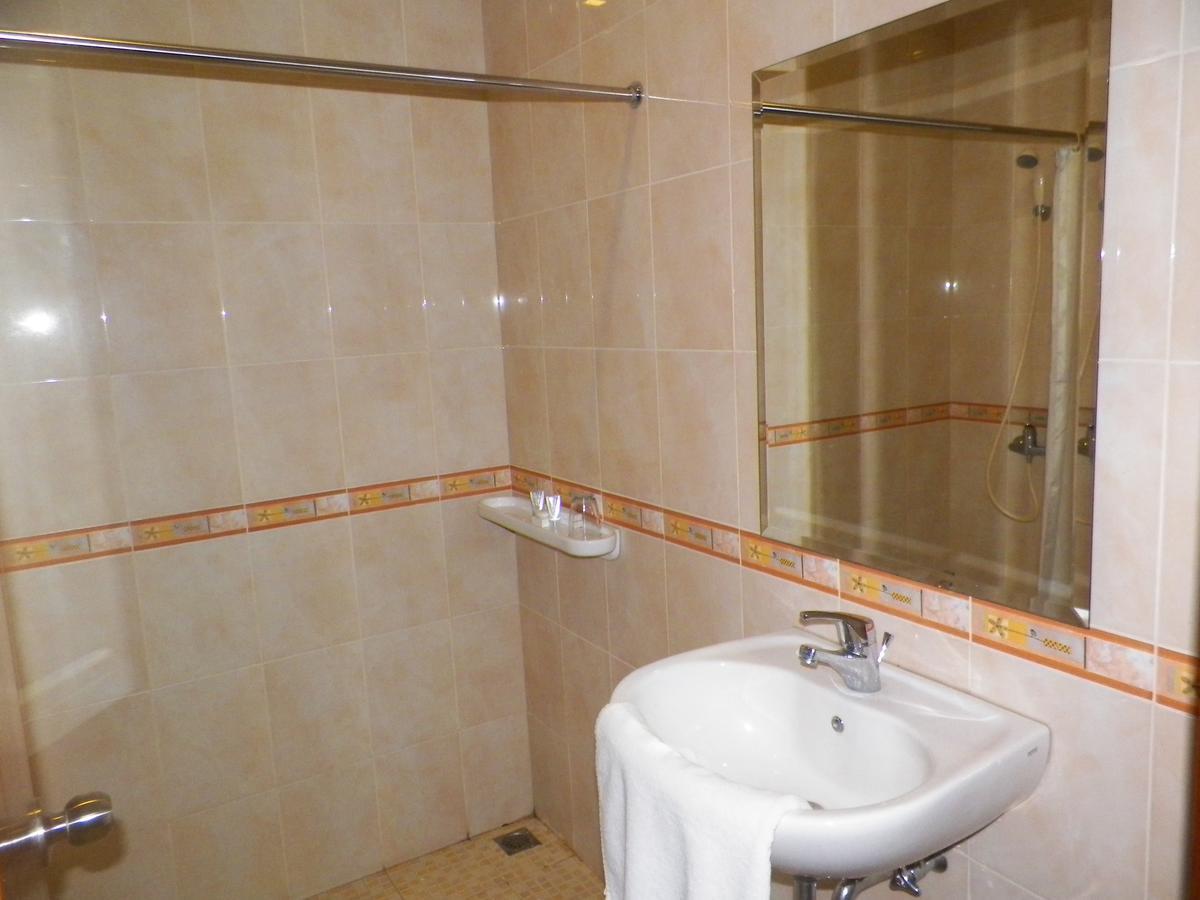 Multazam Hotel Solo מראה חיצוני תמונה