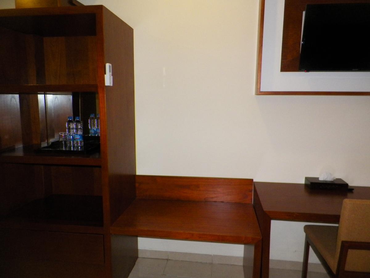 Multazam Hotel Solo מראה חיצוני תמונה