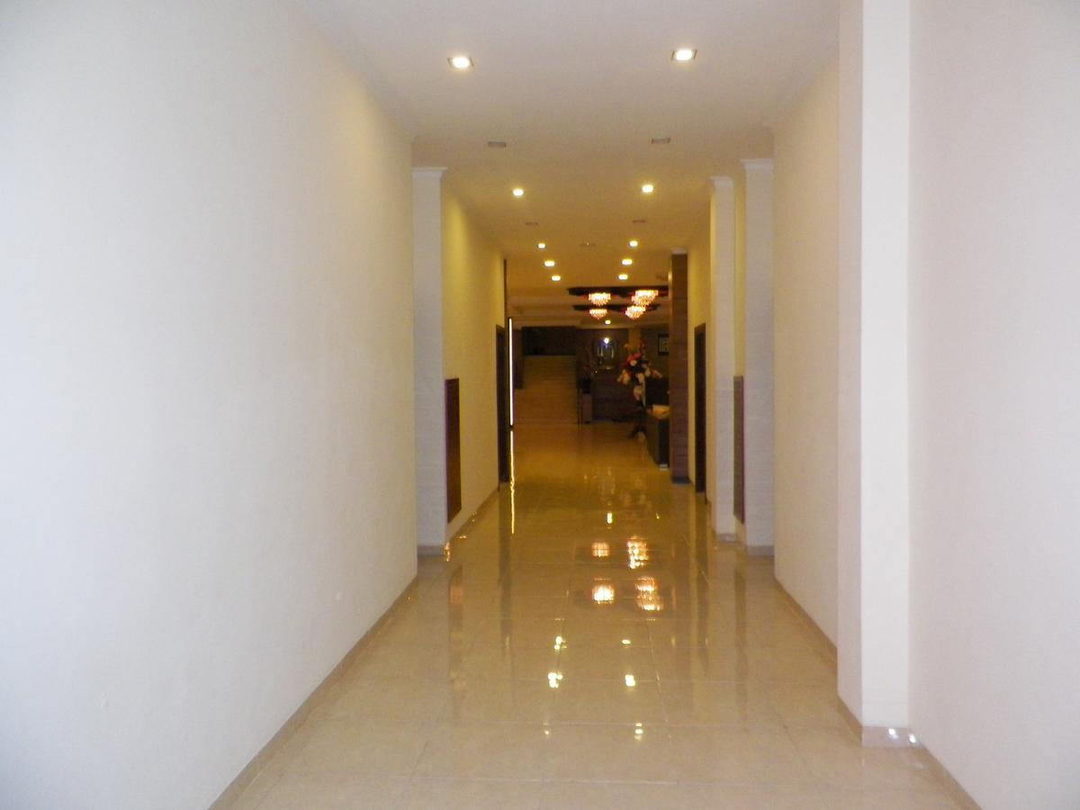 Multazam Hotel Solo מראה חיצוני תמונה