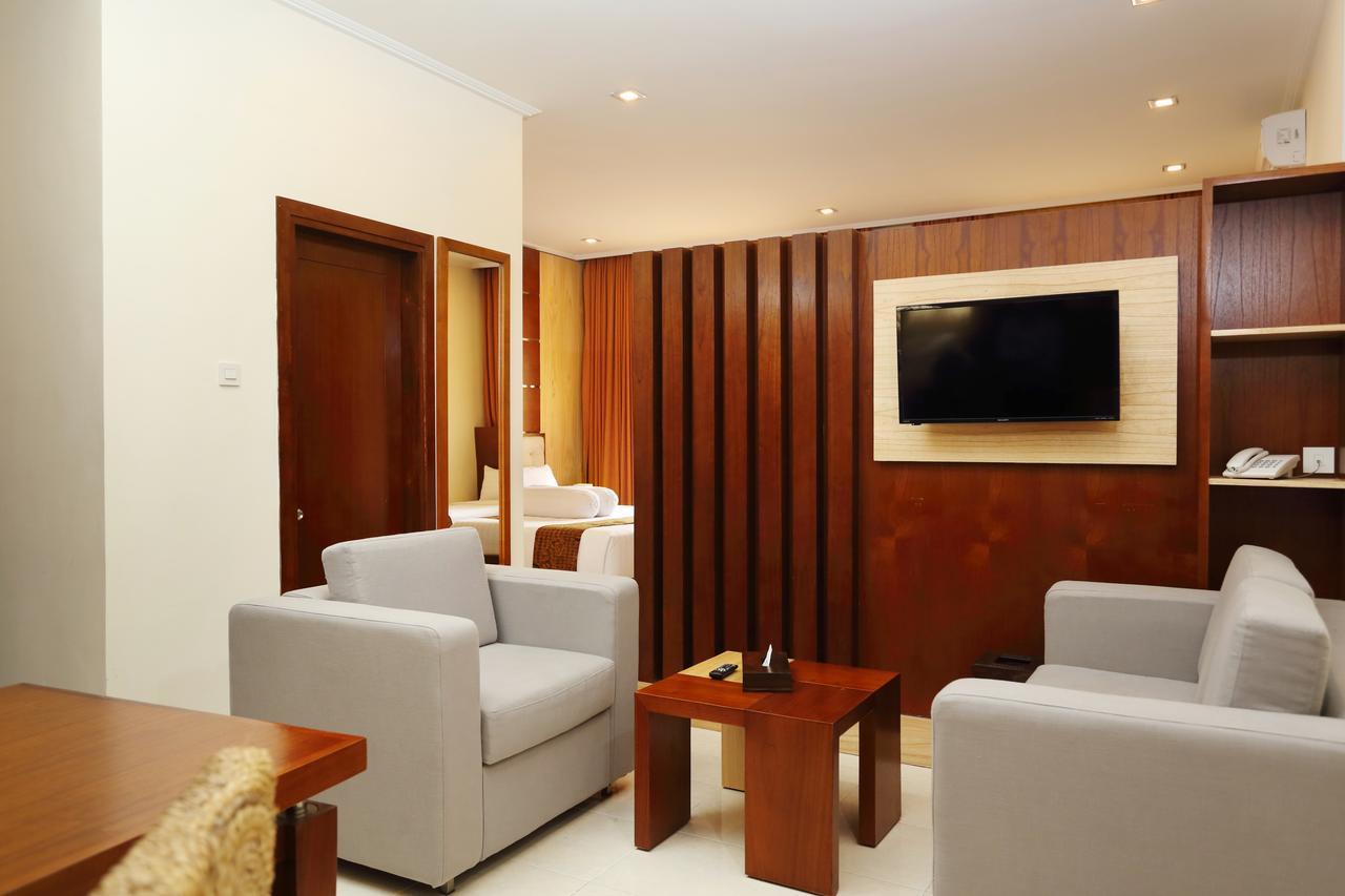 Multazam Hotel Solo מראה חיצוני תמונה