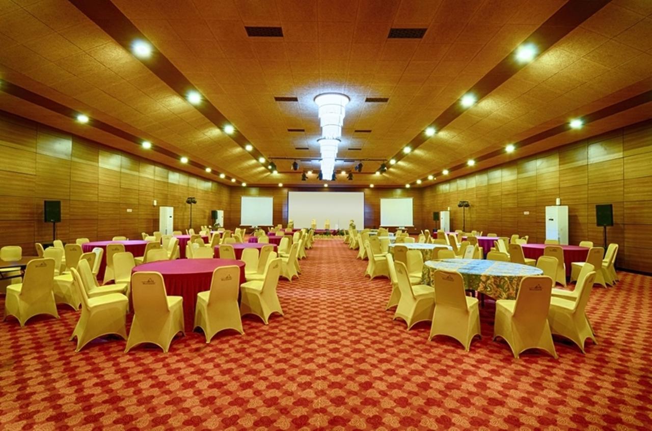 Multazam Hotel Solo מראה חיצוני תמונה